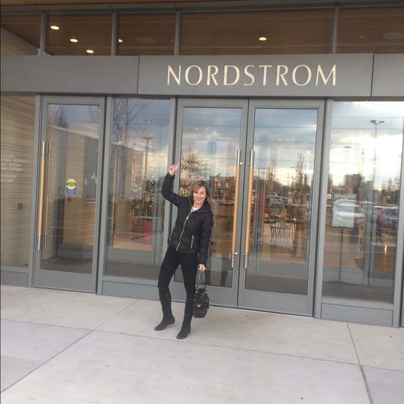 Meet your Posher, Alishea - Picture 4 of 6